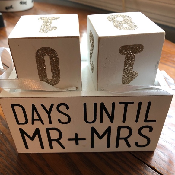 Wedding Bundle!Pillow, streamers, bubbles, etc👰🏼 - Picture 8 of 9